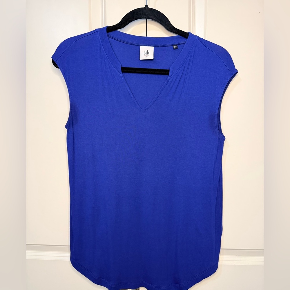 Cabi notch tea and bright blue